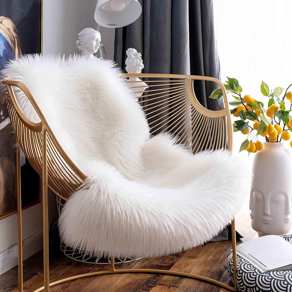 Synthetic sheepskin